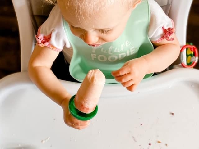 Frozen yogurt popsicles for toddlers