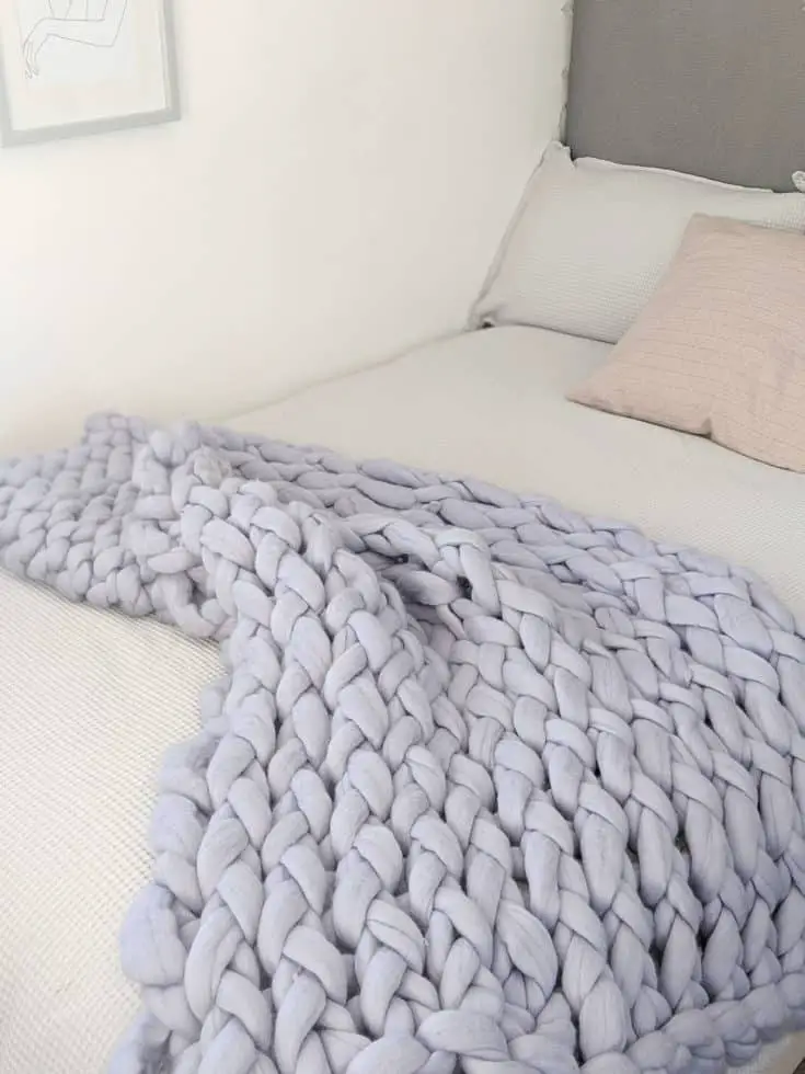 Chunky Knit Blanket DIY gift for grandma