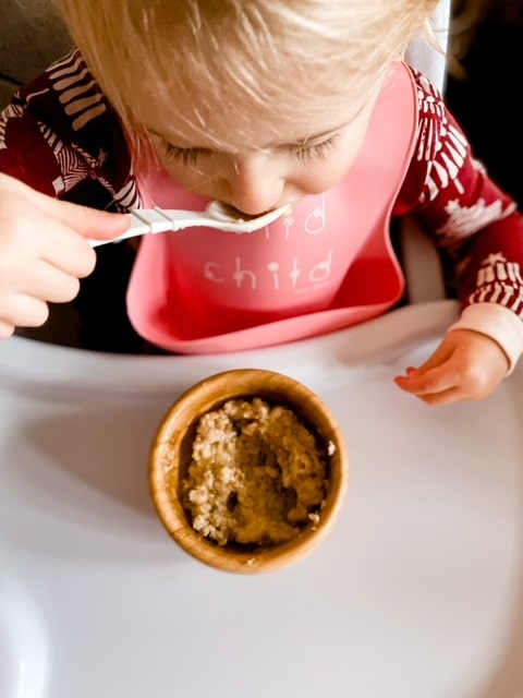 18 month old sample schedule and daily routine: toddler eating breakfast